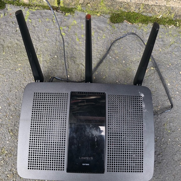 Linksys Max-Stream AC1750 4-Ports Ethernet 3x3 Dual Band 802.11 Wireless Router - Picture 6 of 14